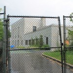 Although the Parks Department claims renovations are nearly complete, the Williamsbridge Oval Park rec center wil remain closd through the fourth consecutive summer. (Photo by Sarah Ramirez)