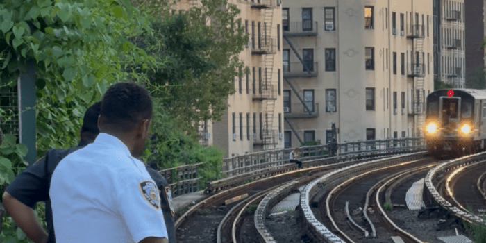 Bedford Park: Woman Hospitalized after Entering Bedford Park Blvd Subway Station Train Tracks